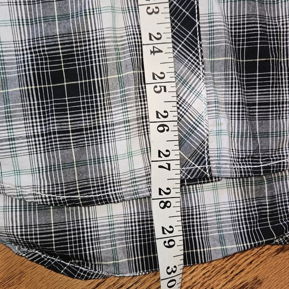 Wrangler Retro size medium short sleeve button down with black snaps. - Picture 9 of 9